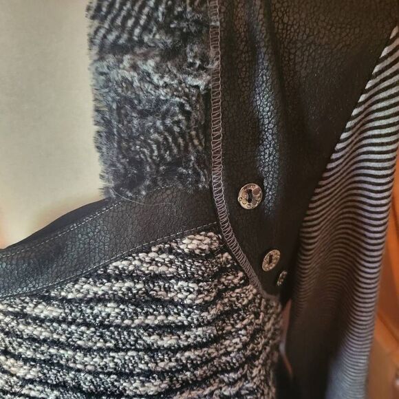 Faux Leather and Fur Zipper Top by Talk of the Walk Women's Size Medium - Picture 7 of 8